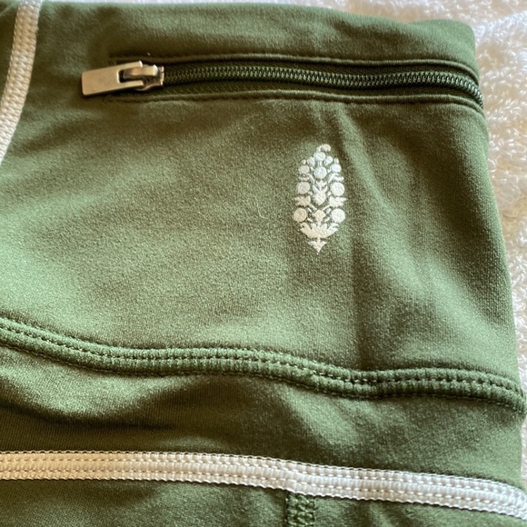 Free People You're a Peach leggings Secret Moss Sz xs - Picture 6 of 8